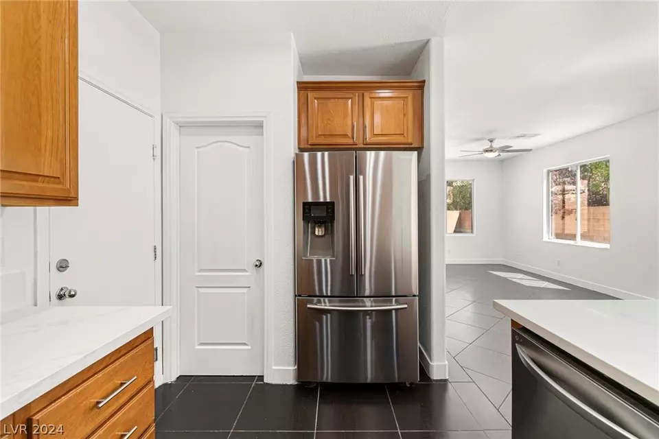 Kitchen - 9321 Colorful Rainbow Ave, Las Vegas, NV 89166 photo 3 of 7