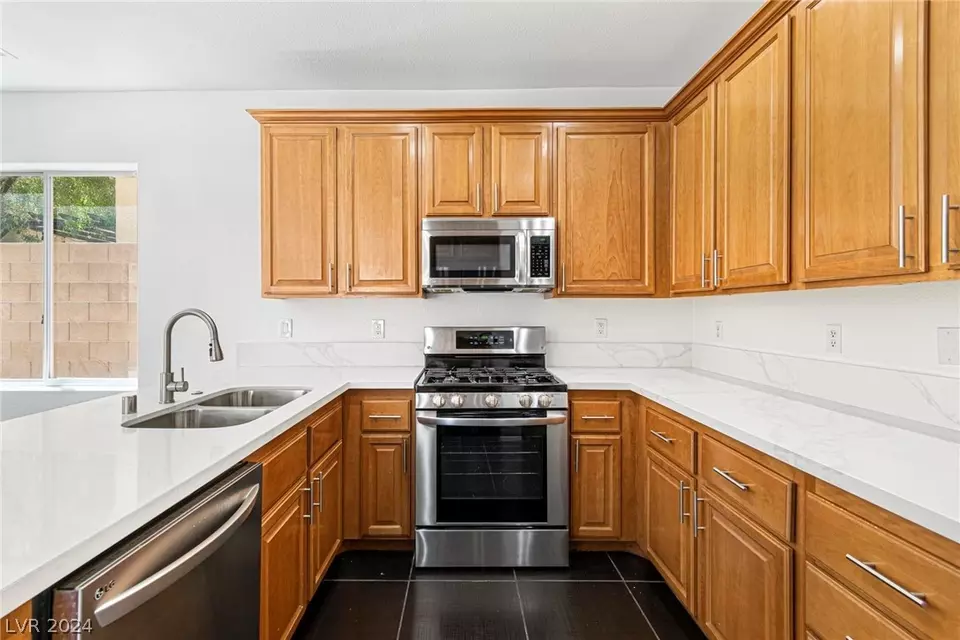 Kitchen - 9321 Colorful Rainbow Ave, Las Vegas, NV 89166 photo 2 of 7