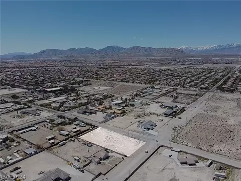 W Iron Mountain, Las Vegas, NV 89143