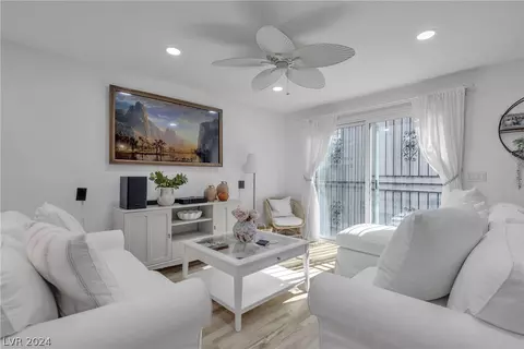 4926 Calle Del Cajon, Las Vegas, NV 89120