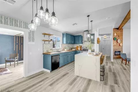 881 Lupin St, Pahrump, NV 89048