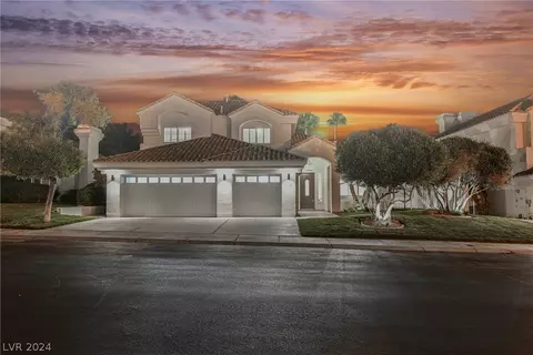 8112 Lake Hills Dr, Las Vegas, NV 89128