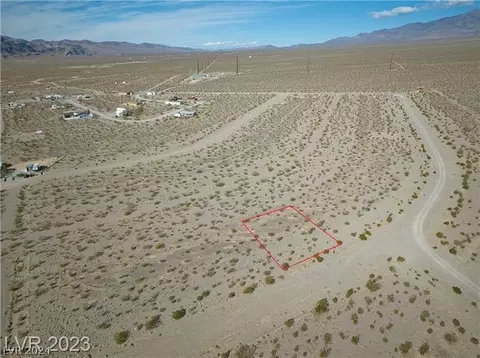 6220 N Quebrada Ave, Pahrump, NV 89060