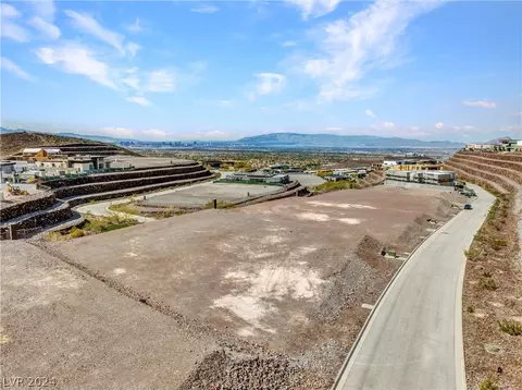 31 Boulderback Dr, Henderson, NV 89012