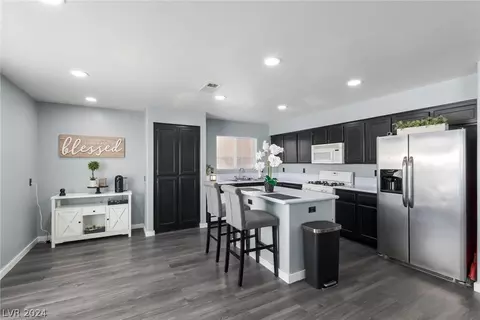 6534 Jordan River Dr, Las Vegas, NV 89156