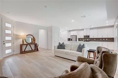 600 N Carriage Hill Dr #1163, Las Vegas, NV 89138