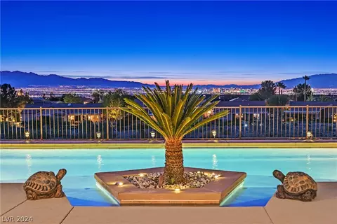 2560 Forest City Dr, Henderson, NV 89052