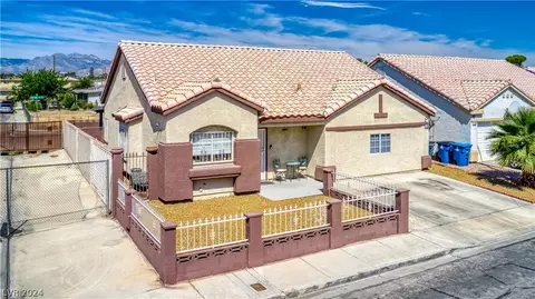 1705 Crystal Chimes Dr, Las Vegas, NV 89106