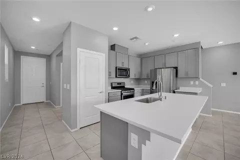 5652 Calm Season St, Las Vegas, NV 89118