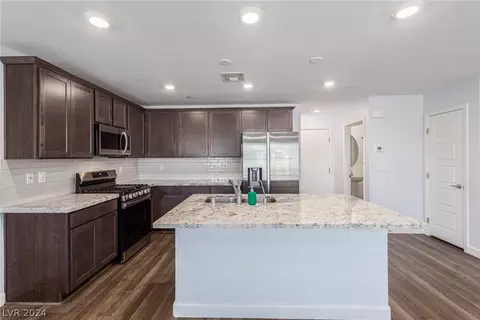 691 Omaggio Pl, Henderson, NV 89011