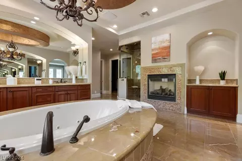 Bath - 2289 Candlestick Ave, Henderson, NV 89052 photo 3 of 12