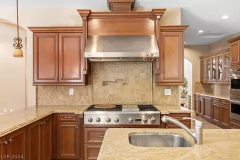 Kitchen - 2289 Candlestick Ave, Henderson, NV 89052 photo 2 of 3