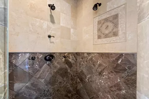 Bath - 2289 Candlestick Ave, Henderson, NV 89052 photo 11 of 12