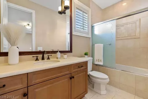 Bath - 2289 Candlestick Ave, Henderson, NV 89052 photo 6 of 12