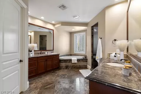 Bath - 2289 Candlestick Ave, Henderson, NV 89052 photo 10 of 12