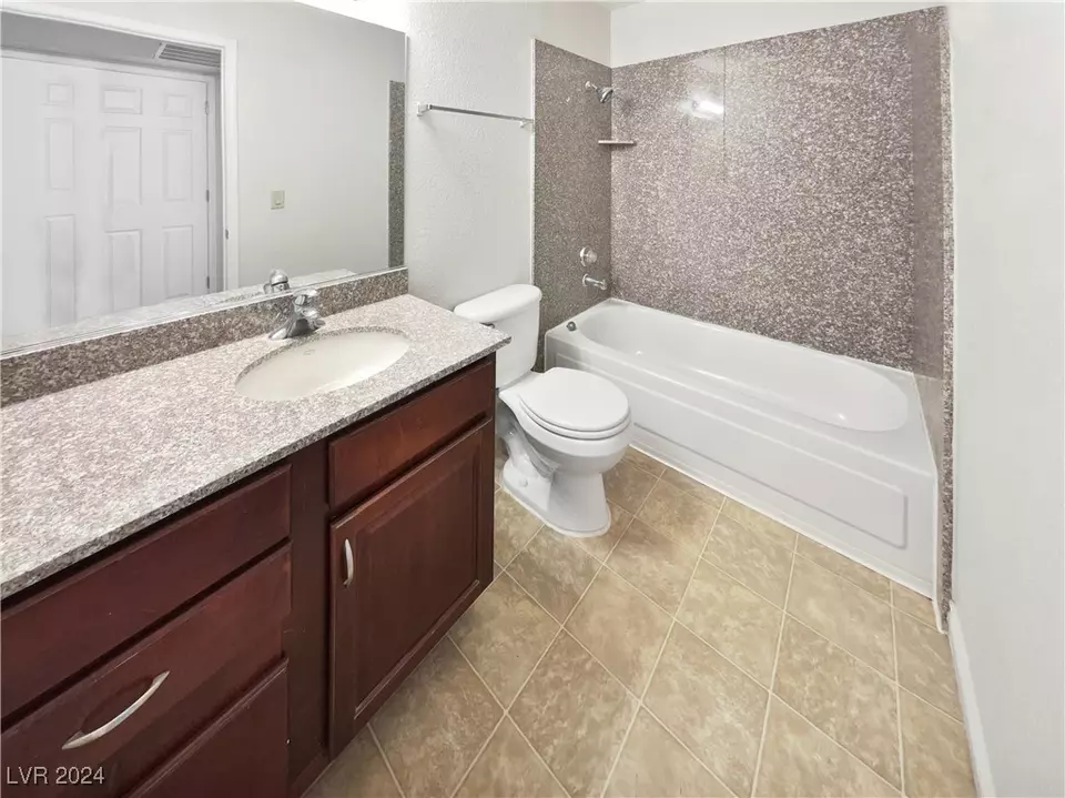  2606 S Durango Dr #226, Las Vegas, NV 89117 photo 8