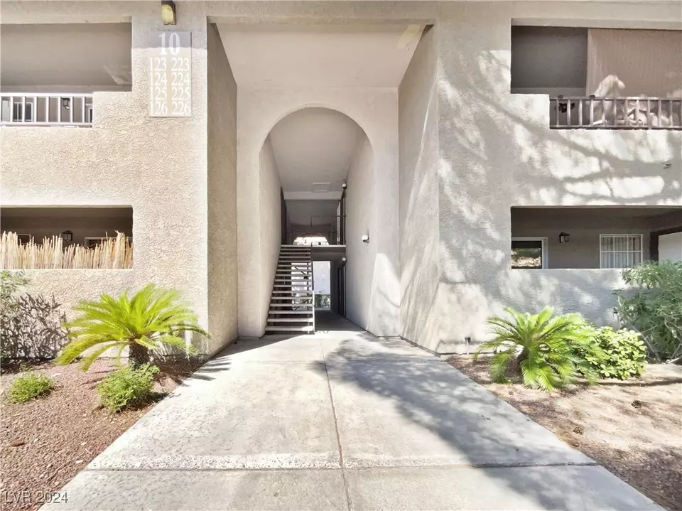  2606 S Durango Dr #226, Las Vegas, NV 89117 photo 1