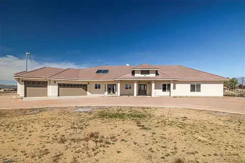 420 Huracan St, Pahrump, NV 89048
