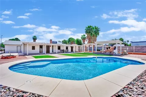 8005 Red Barn Dr, Las Vegas, NV 89123