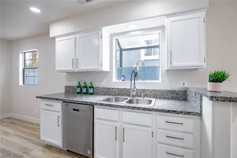 8429 Pacific Fountain Ave, Las Vegas, NV 89117