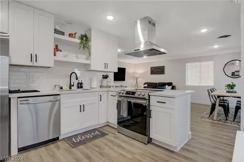 4601 Warner Pl, Las Vegas, NV 89115
