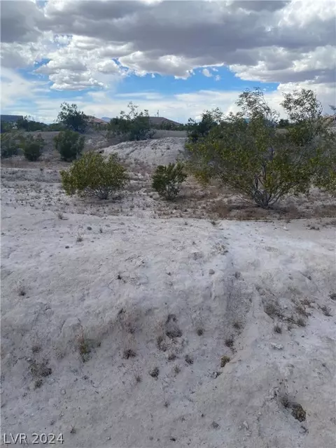 2240 S Iroquois Ave, Pahrump, NV 89048