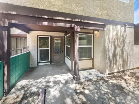 5078 Village Dr, Las Vegas, NV 89142