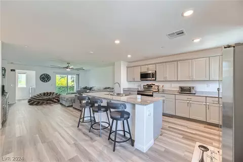 2823 Kona Blue Ln #4, Las Vegas, NV 89183