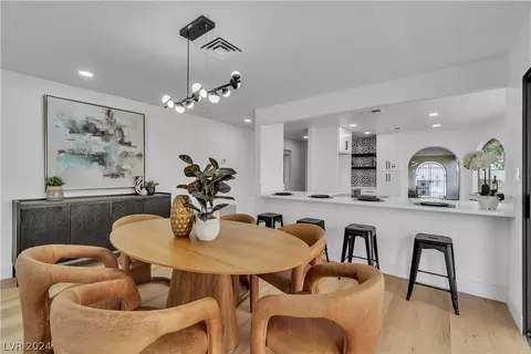 2113 Plaza Del Fuentes, Las Vegas, NV 89102
