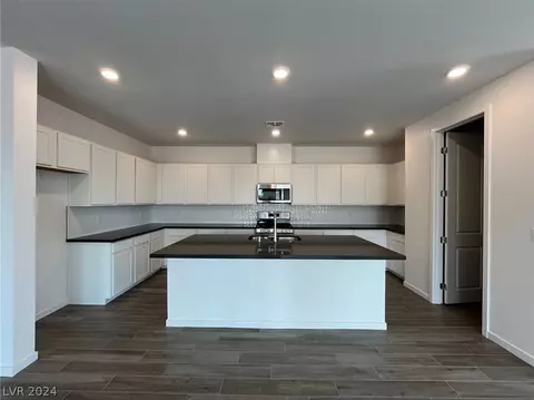 296 Doobie Ave, Las Vegas, NV 89183