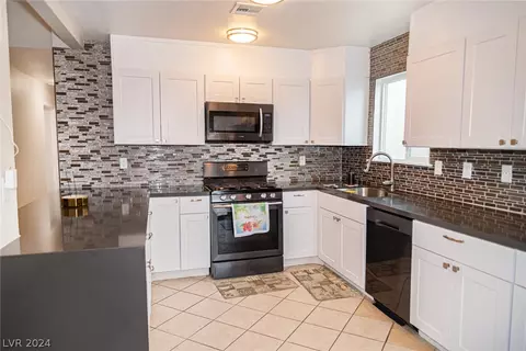 51 Del Nido Ln, Las Vegas, NV 89110