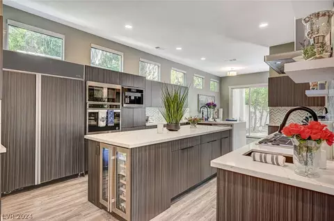9005 Robinson Ridge Dr, Las Vegas, NV 89117