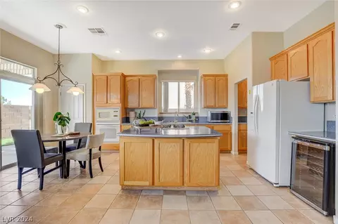 2480 Rye Beach Ln, Henderson, NV 89052