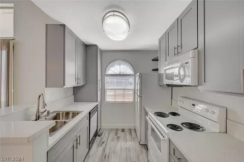 3150 Soft Breezes Dr #2027, Las Vegas, NV 89128