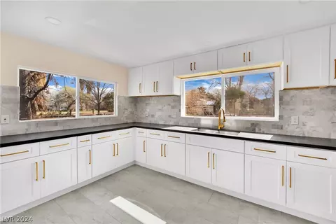 1995 Liston Ave, Logandale, NV 89021