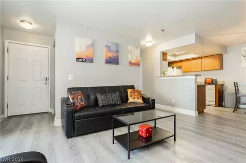 4200 S Valley View Blvd #2102, Las Vegas, NV 89103