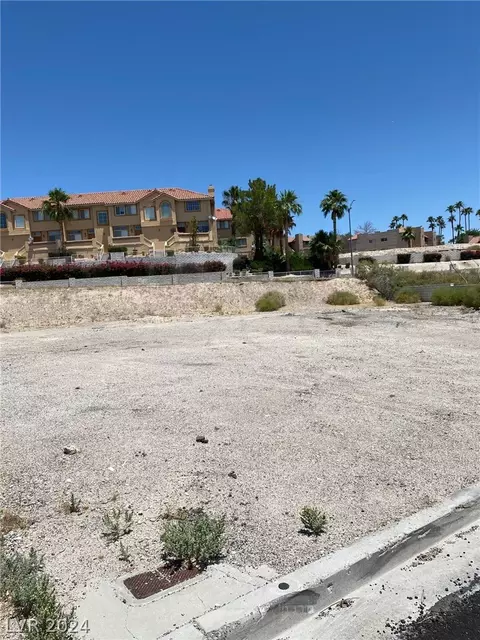 3647 S Pointe Cir, Laughlin, NV 89029 photo 2