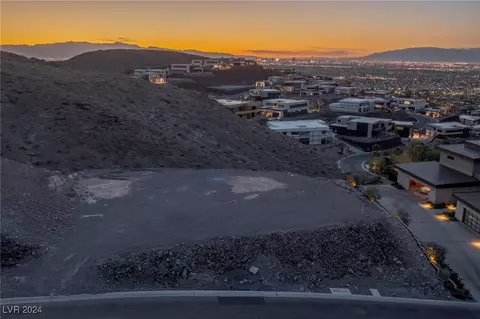 633 Dragon Peak Dr, Henderson, NV 89012