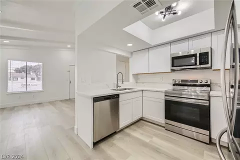 5064 Spencer St #C, Las Vegas, NV 89119