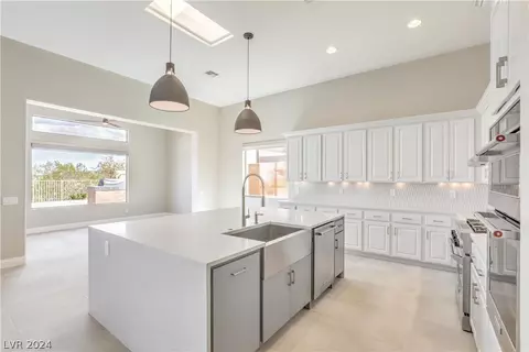 20 Candlewyck Dr, Henderson, NV 89052