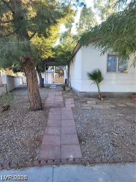 5255 Sir James Way, Las Vegas, NV 89110