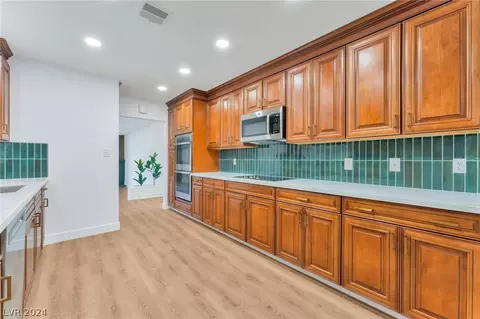 1300 Campbell Dr, Las Vegas, NV 89102