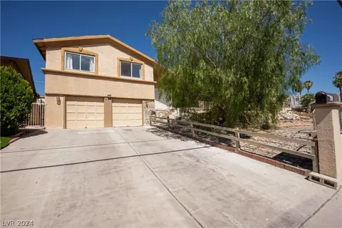 422 Falcon Ln, Las Vegas, NV 89107