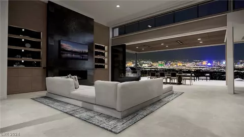 643 Grand Rim Dr, Henderson, NV 89012
