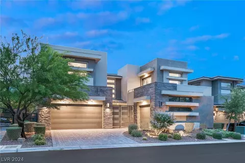 17 Moonfire Dr, Las Vegas, NV 89135