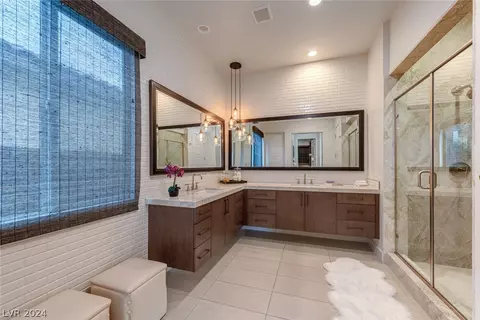 Bath - 2538 Strathmill Ave, Henderson, NV 89044 photo 1 of 4