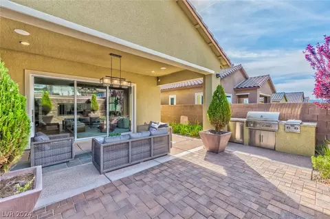 Exterior - 2538 Strathmill Ave, Henderson, NV 89044 photo 8 of 9
