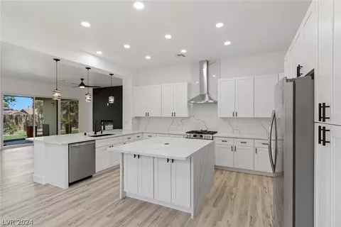 61 Fountainhead Cir, Henderson, NV 89052