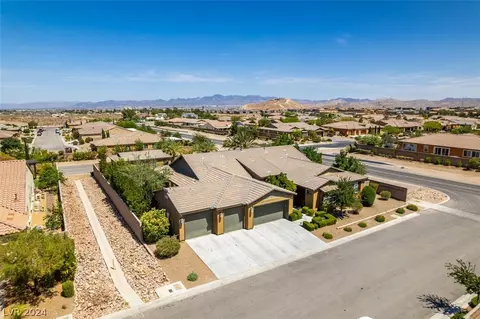 8882 Crescent Lake St, Las Vegas, NV 89113