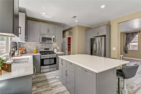8809 Square Knot Ave, Las Vegas, NV 89143